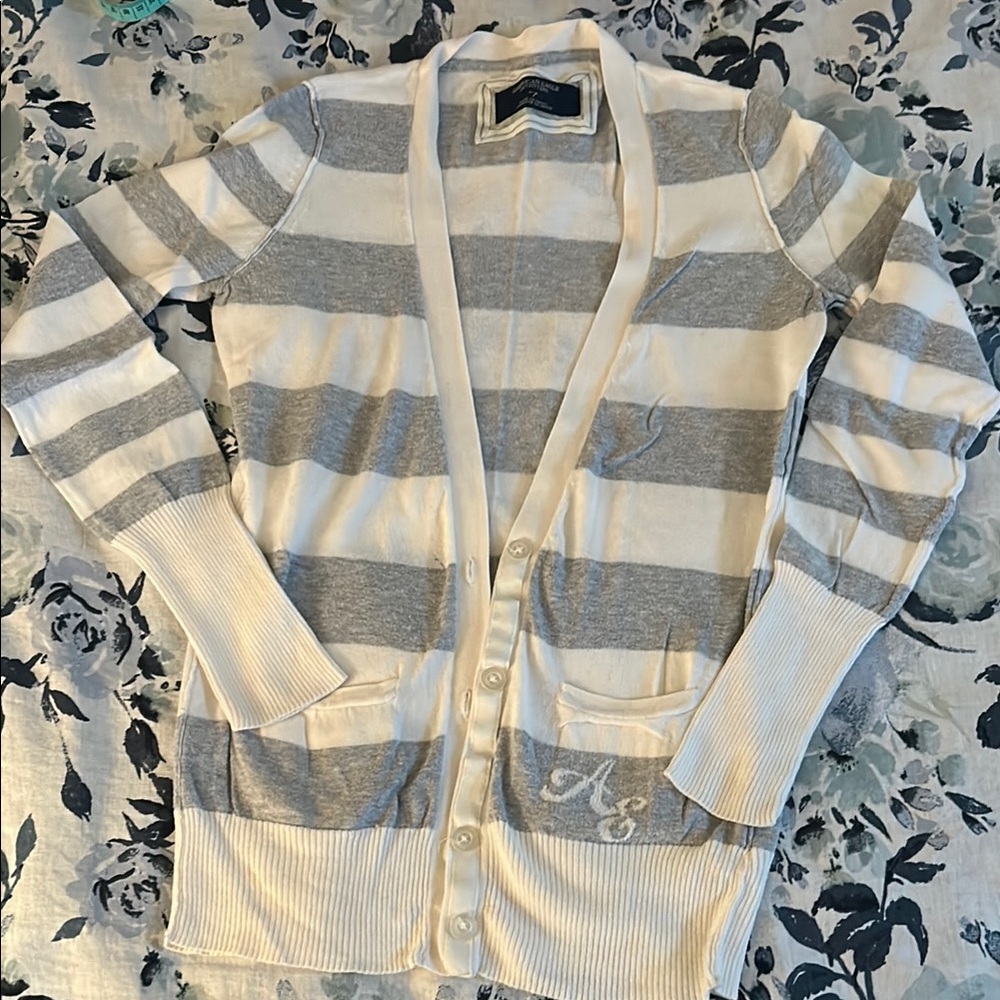 AEO Vintage Striped Gray and White Women's Sweater - Sz S